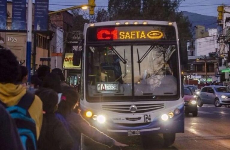 Empresas de colectivos anunciaron suspensión del servicio nocturno de SAETA