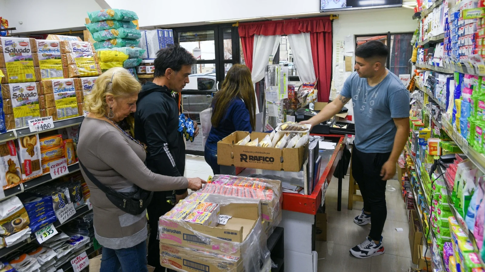 El consumo no repunta: las ventas en comercios minoristas cayeron 4,2% en septiembre