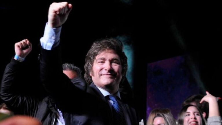 El triunfo demora el rediseño del Gobierno, reaparecen internas y el kirchnerismo vuelve al modo disputa