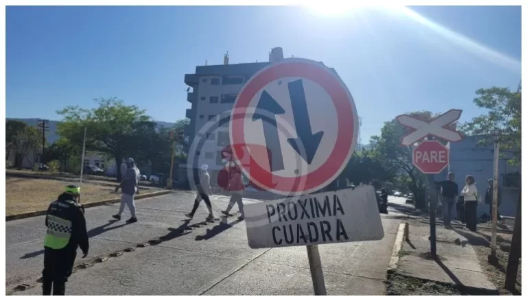 Cambiaron el sentido de la calle Arenales pero no quitaron la cartelería