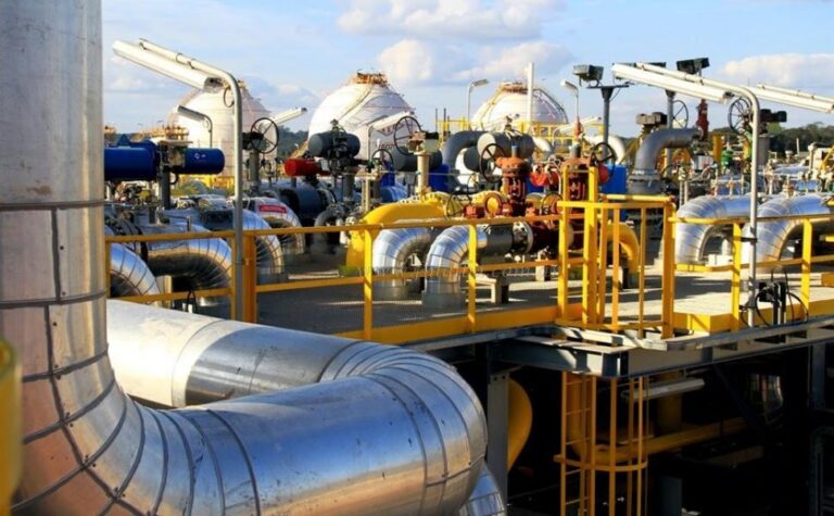 Tras la compra de Refinor, YPF analiza inversiones y Salta espera mejoras en estaciones y logística