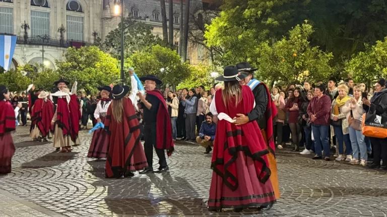25 de Mayo en Salta: Tedeum, desfile barrial y Gran Pericón