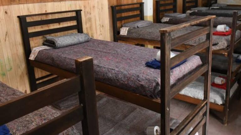 Las bajas temperaturas colmaron la capacidad del Hogar de Noche