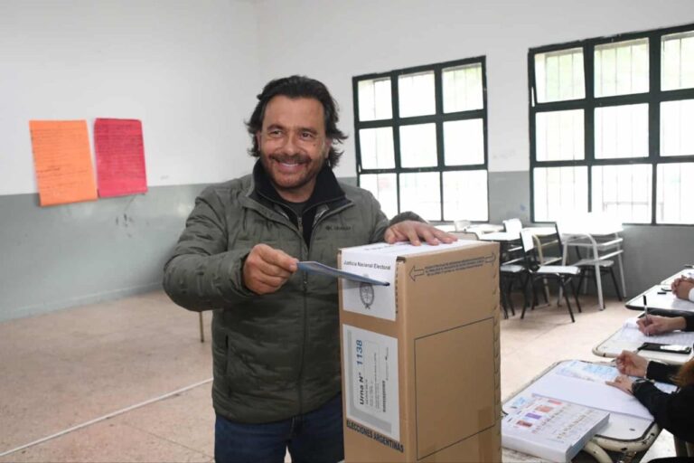 ¿Acuerdo confirmado? La Libertad Avanza salió a respaldar la segunda reelección de Gustavo Sáenz