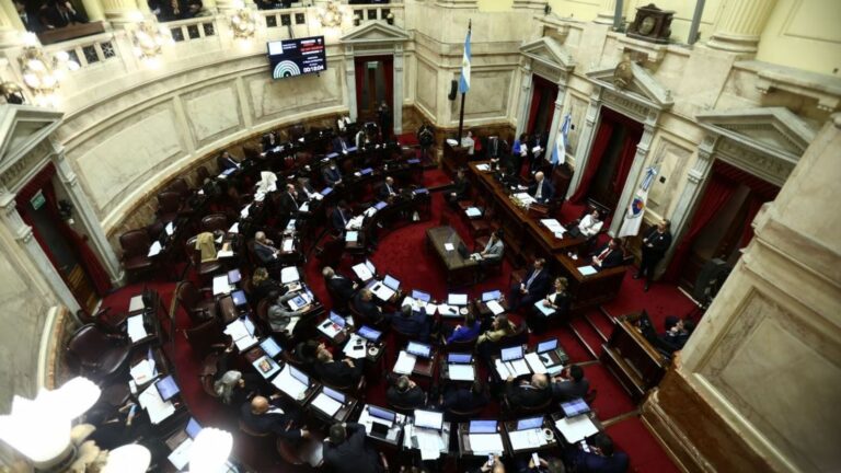 El procedimiento para interpelar a Adorni en el Congreso divide aguas entre libertarios