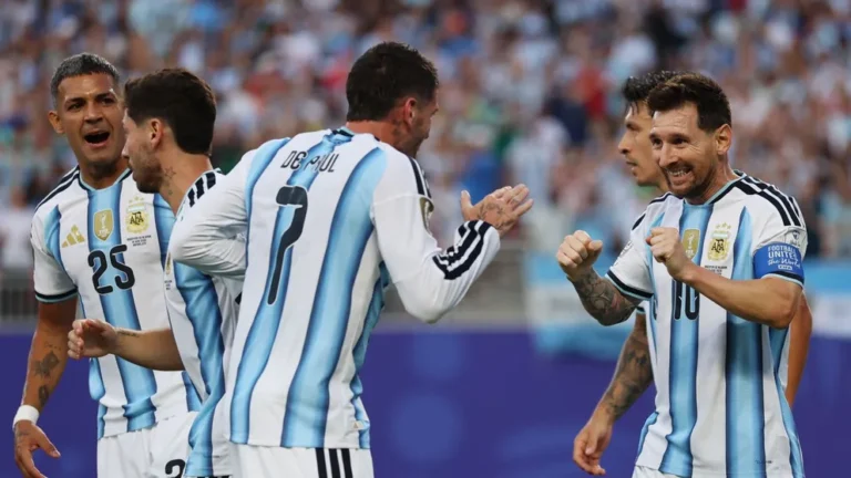 Fiesta argentina en Kansas: la Selección le ganó a Argelia con tres goles de Lionel Messi