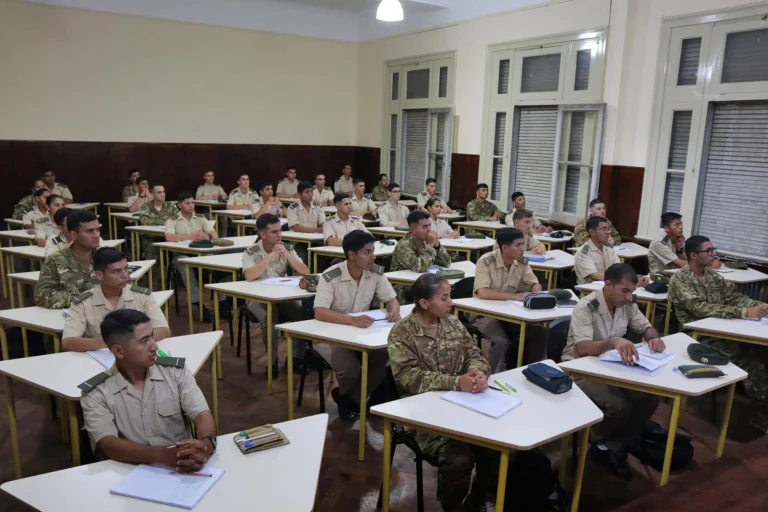 Militares con título cobrarán un suplemento de hasta el 25% desde julio