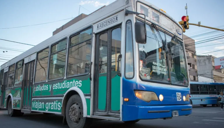Feriado por Güemes: los colectivos de SAETA circulan con frecuencia de domingo