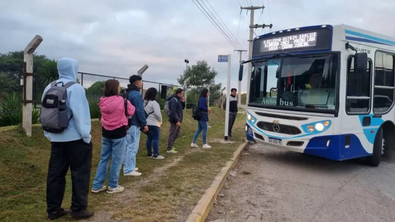 Pese a la crisis del transporte, Mohr garantizó el pase libre estudiantil