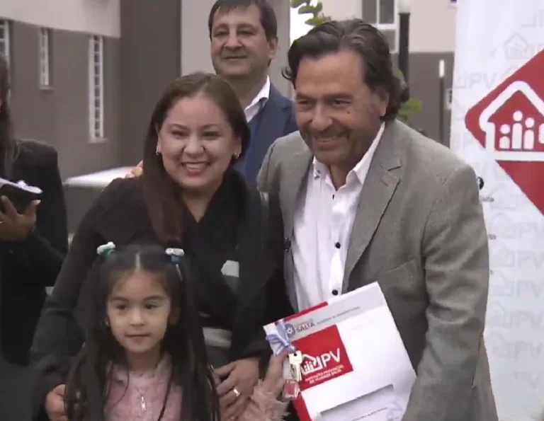 Rosario de la Frontera: Sáenz entregó 48 casas, celebró los avances en la RN9/34 y apuntó a la oposición