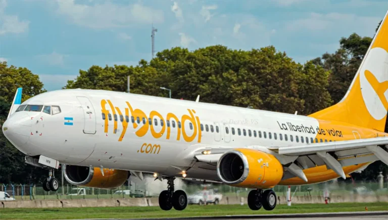 Flybondi lleva más de 10 días sin operar: qué dice el Gobierno y por qué sigue vendiendo pasajes