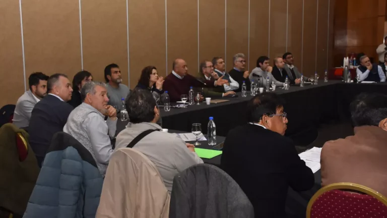 Reabrió la mesa paritaria con los gremios estatales