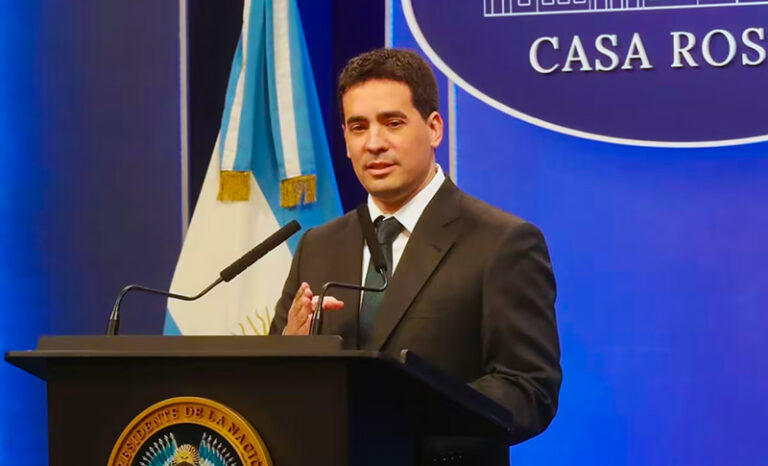El vocero presidencial admitió que el Gobierno desvió fondos para maquillar el “equilibrio fiscal”