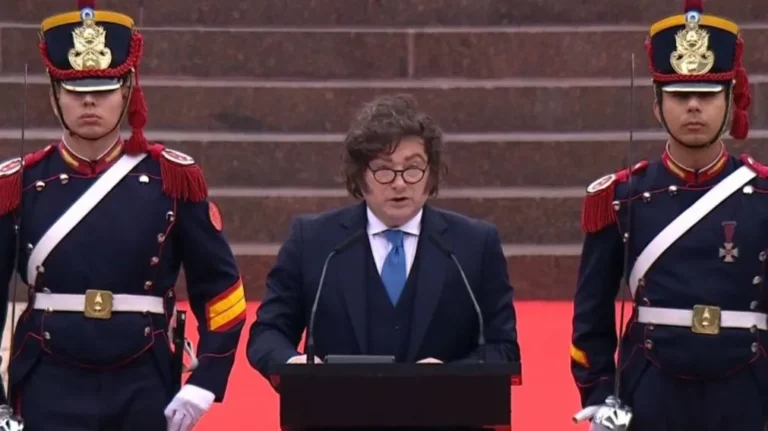 Con críticas al kirchnerismo, Milei encabezó el acto de homenaje a San Martín