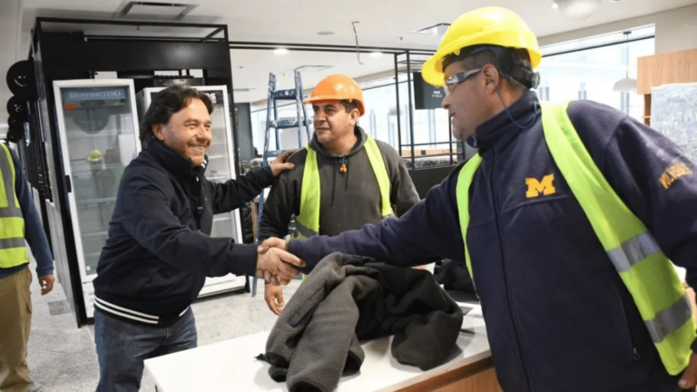 Sáenz supervisó los nuevos avances del aeropuerto