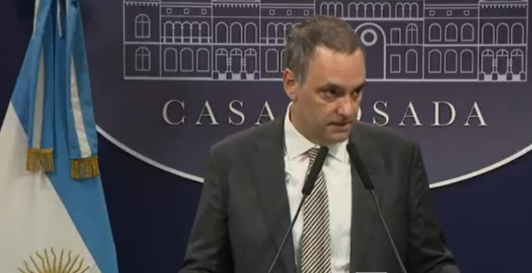 El fiscal pidió verificar las supuestas billeteras cripto de Manuel Adorni e investigarlo desde 1998