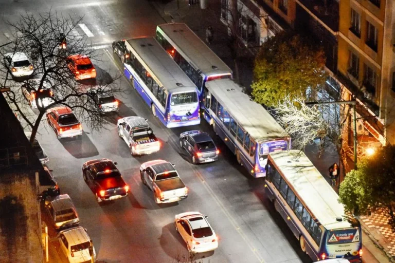 “El sistema de transporte ya está en las últimas”: empresas reclaman una solución urgente a SAETA