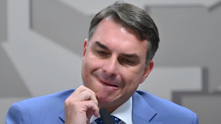 Elecciones en Brasil: Flávio Bolsonaro pedirá la anulación del balotaje