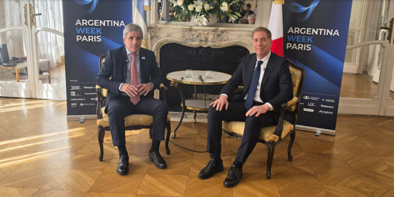 El Gobierno lanzó en París un programa para que extranjeros puedan obtener ciudadanía y pasaporte mediante inversiones