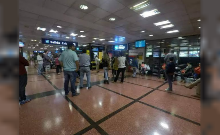 El Gobierno dolariza por completo las tasas de cabotaje y viajar saldrá una fortuna