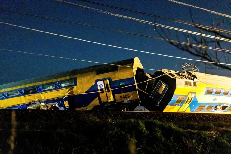 Accidente de trenes de alta velocidad en España: casi 70 muertos tras el choque