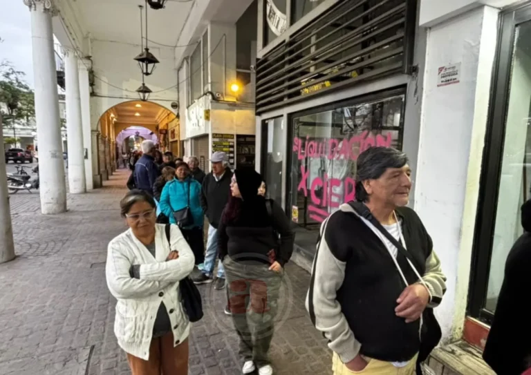 PAMI Salta: largas filas desde la madrugada para autorizar estudios y tratamientos
