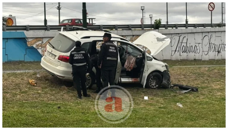 Violento choque en la rotonda de Limache: un auto impactó contra un poste