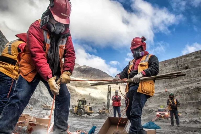 Minería en Salta: AOMA asegura que los salarios promedio rondan los $2 millones