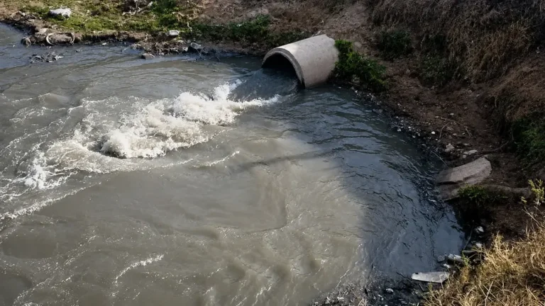 Nuevas urbanizaciones sin cloacas: advierten por el riesgo de contaminación de las napas